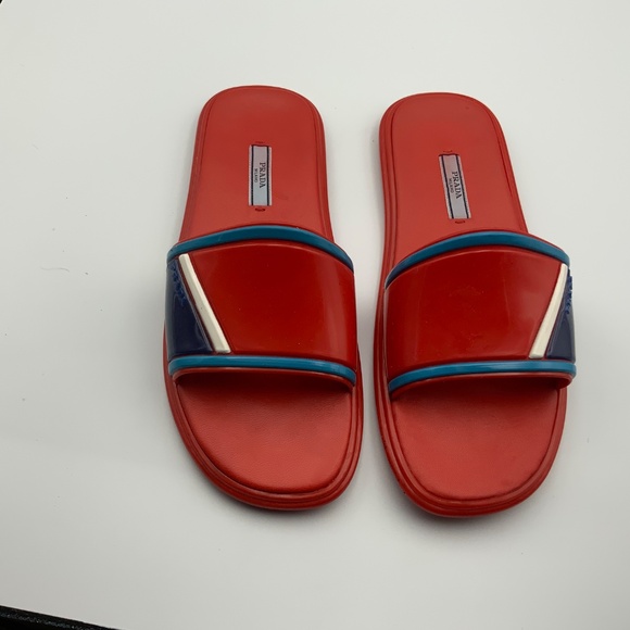 PRADA LOGO BEACHY RUBBER SANDALS - Picture 2 of 5